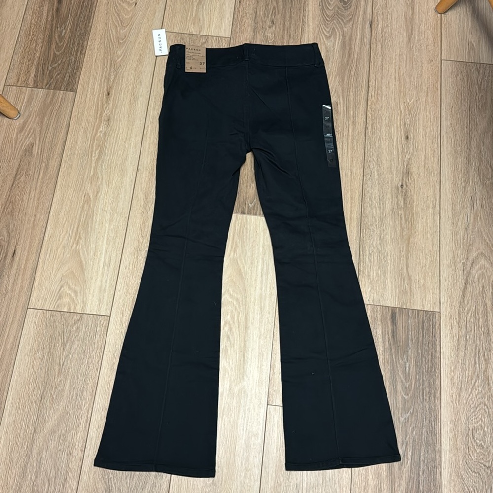 Pacsun NWT 27 (29) Black lowrise flare leg figure hugging stretch jeans
